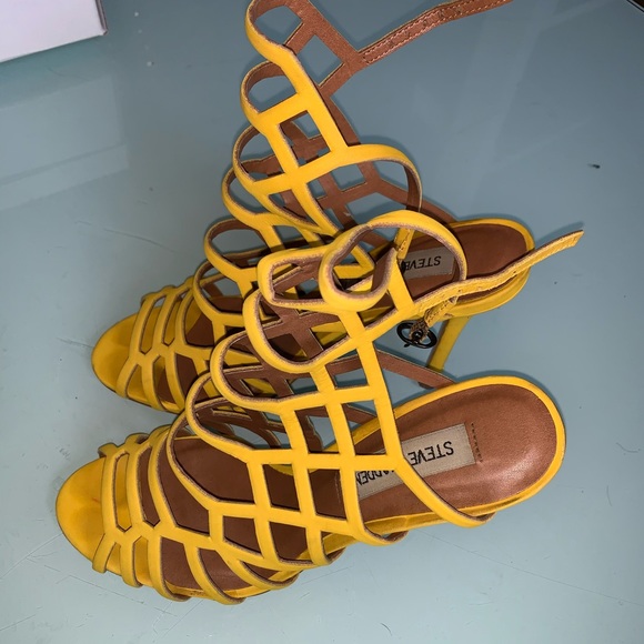 Heels - Picture 4 of 4